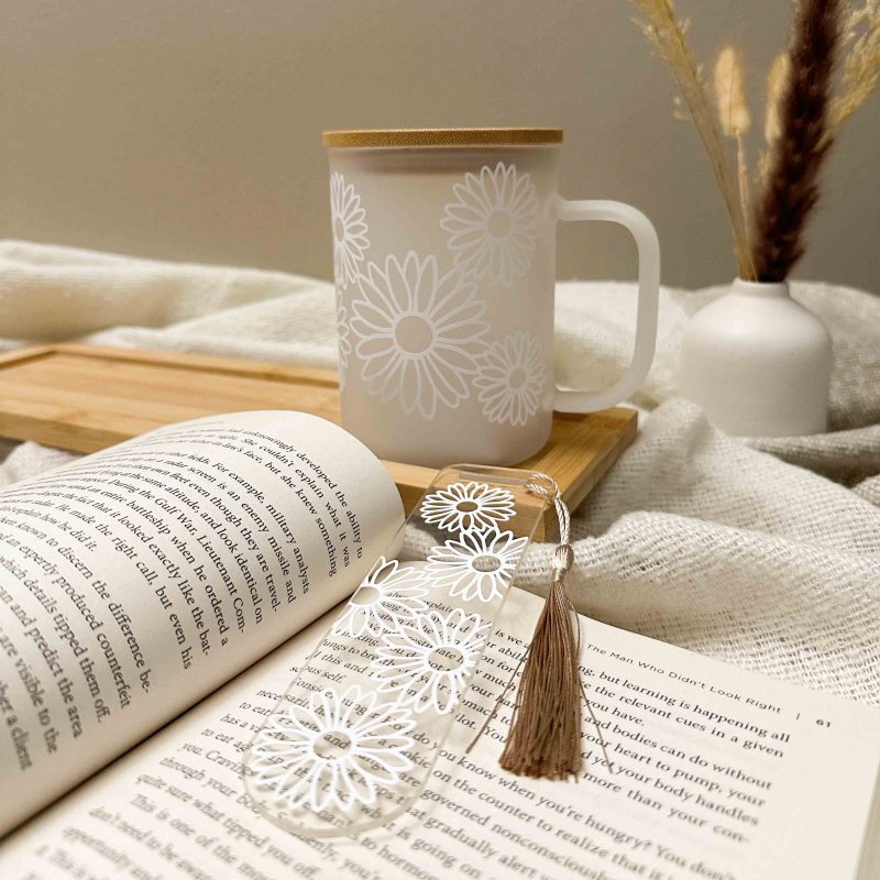 daisy flower drinking glass with handle and matchin bookmark