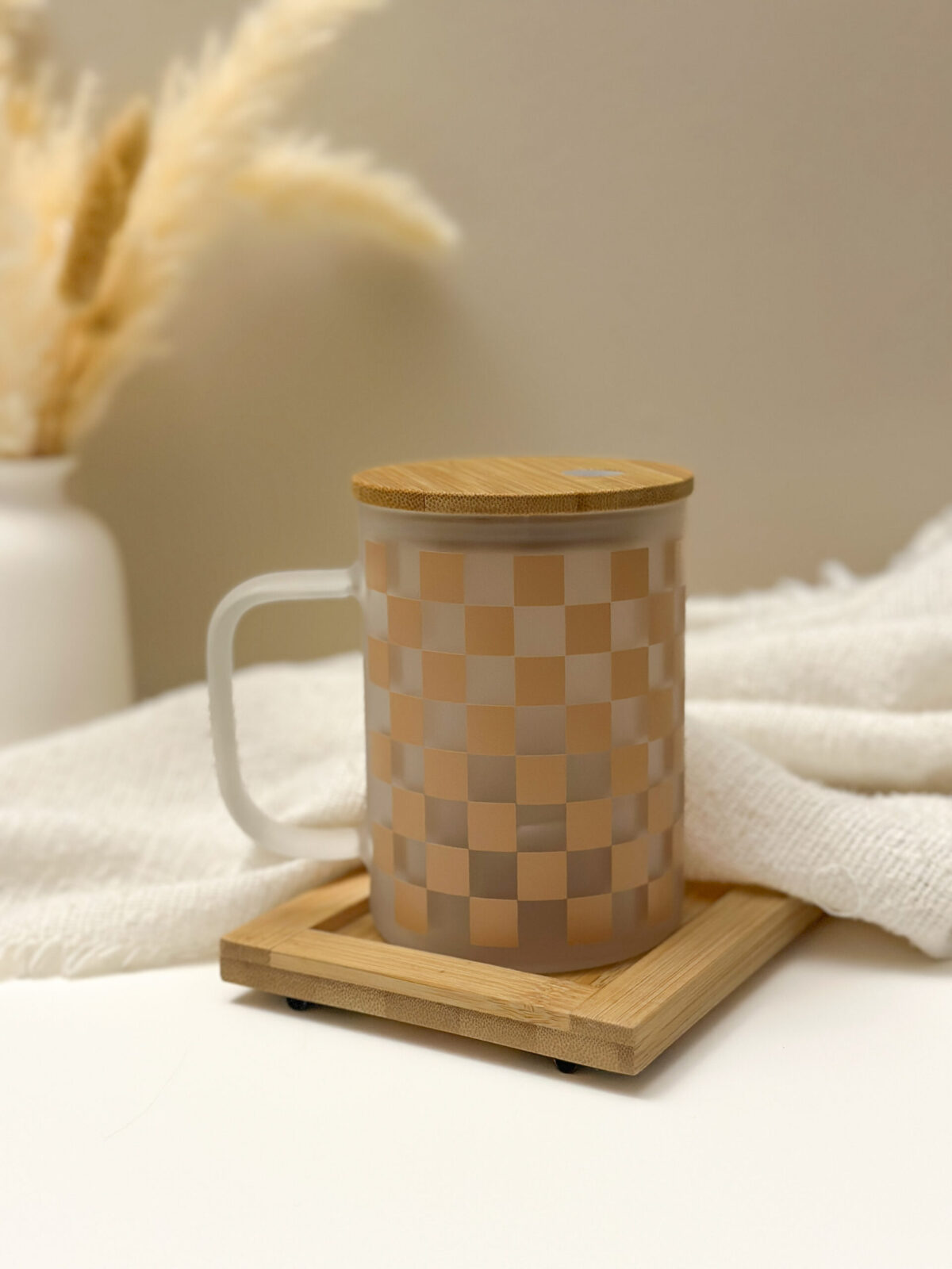 coffee checkered mug with bamboo lid